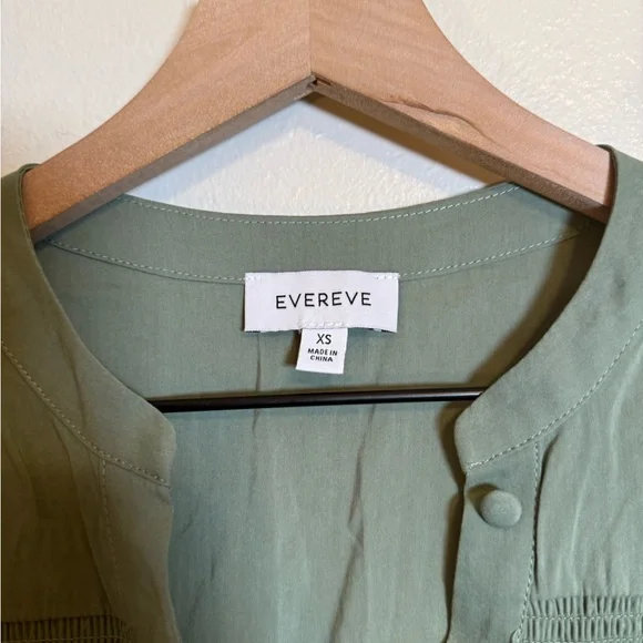 Evereve‎ Kaia Smocked Top - Picture 3 of 7